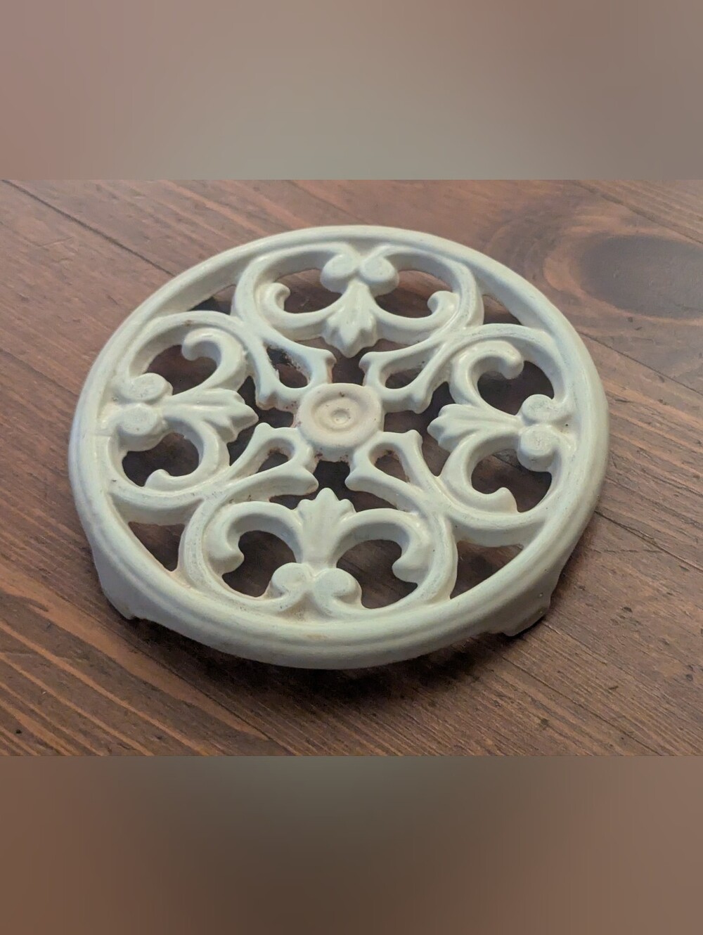 Vintage Ivory Enameled Footed Cast Iron Round Trivet 5" Diameter
